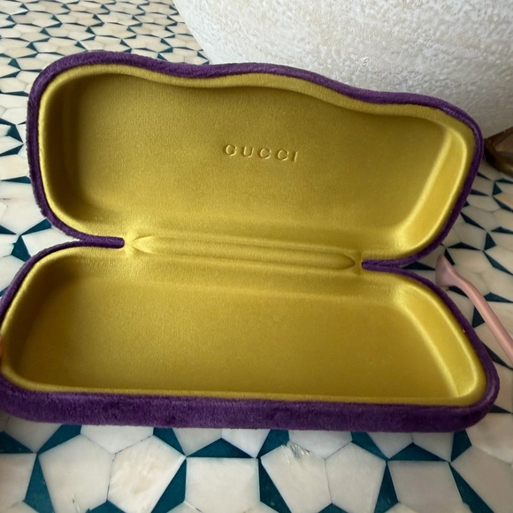 Gucci Women's Sunglasses Oval Frame in Light Gold - Picture 9 of 10